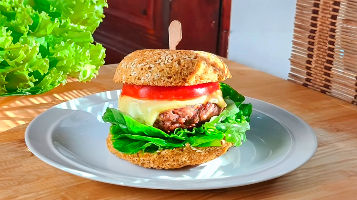 Chiflă pentru burger la microunde: Bucurați-vă de un burger delicios cu chifle făcute în casă!