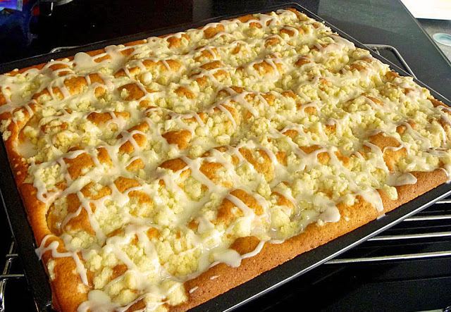 Prăjitură cu firimituri și lichior de ouă