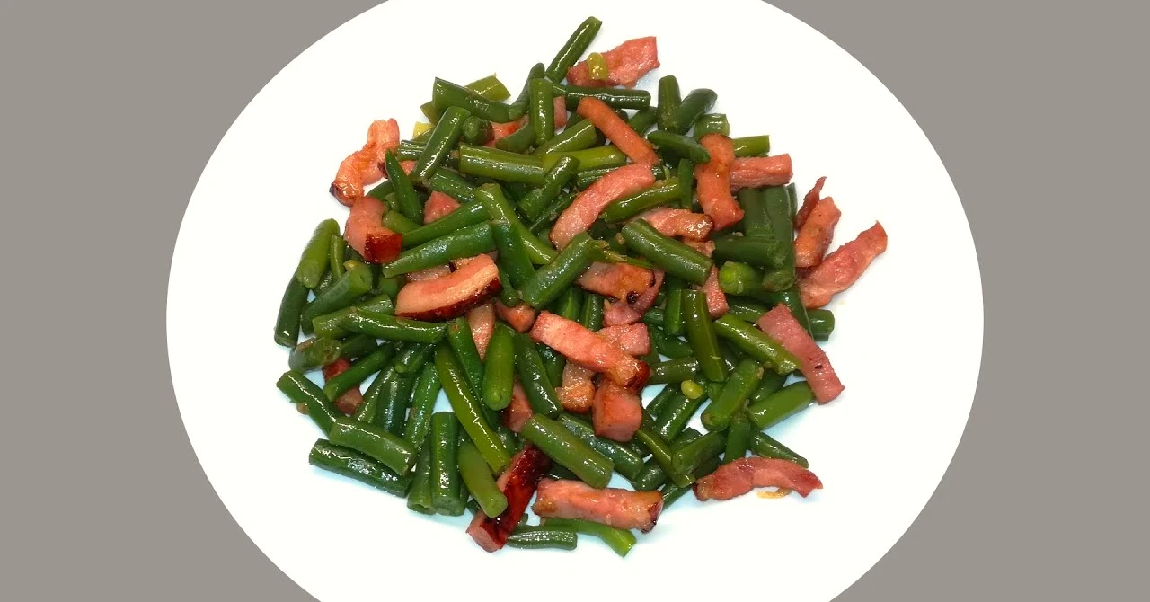 Fazuľky cu SLĂNINĂ și usturoi: Această REȚETĂ este o garnitură rapidă și gustoasă!