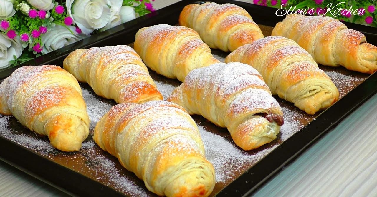 Cele mai bune cornuri umplute cu ciocolată: REȚETĂ pentru moi și pufoase!