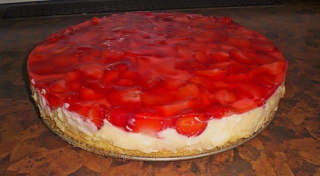 Biscuit cu căpșuni și budincă de vanilie