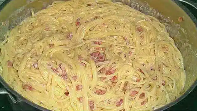 Spaghete alla Carbonara rețetă în stil sudtirolian cu preparare rapidă
