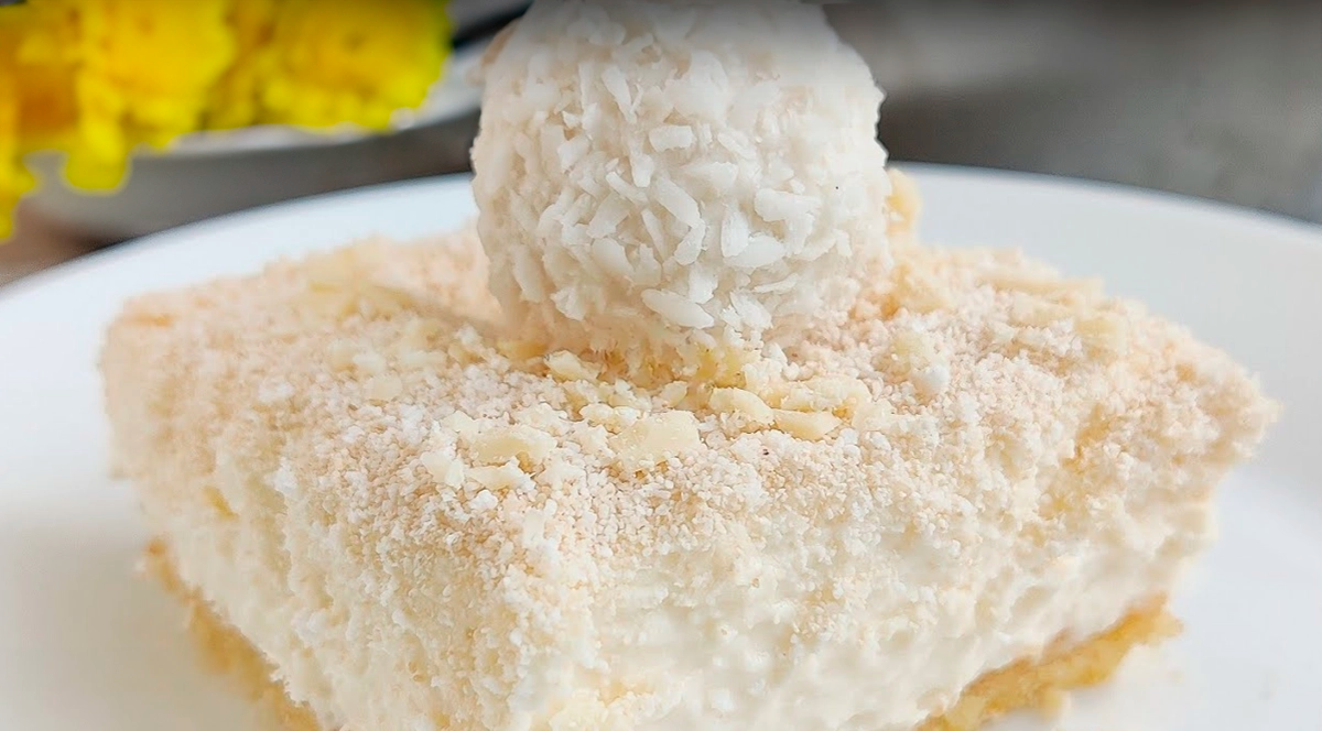 Tort Raffaello super cremos cu mascarpone și cocos: Pufos și plin de cremă delicioasă