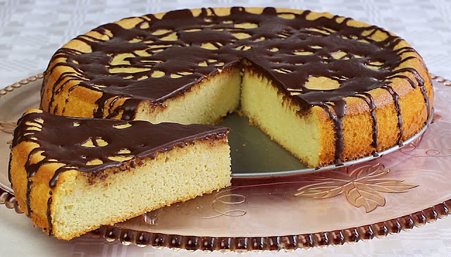 Prăjitură simplă cu marțipan din două ingrediente