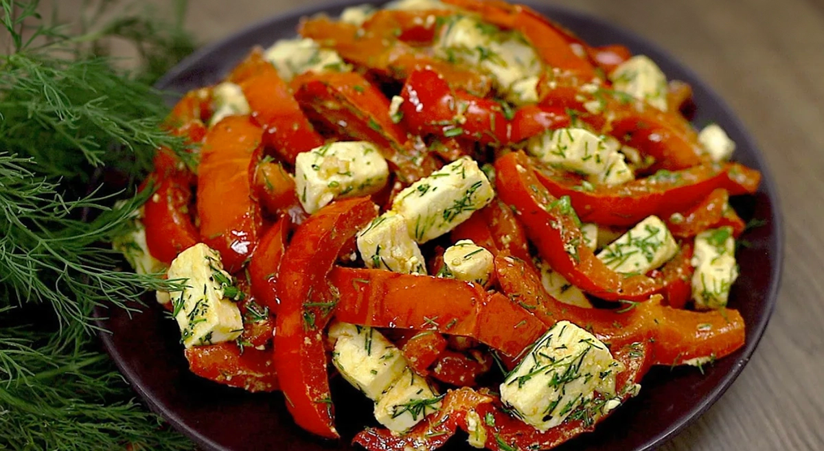 Ardei copți umpluți cu brânză feta: Rețetă grecească simplă și răcoritoare pentru zilele de vară