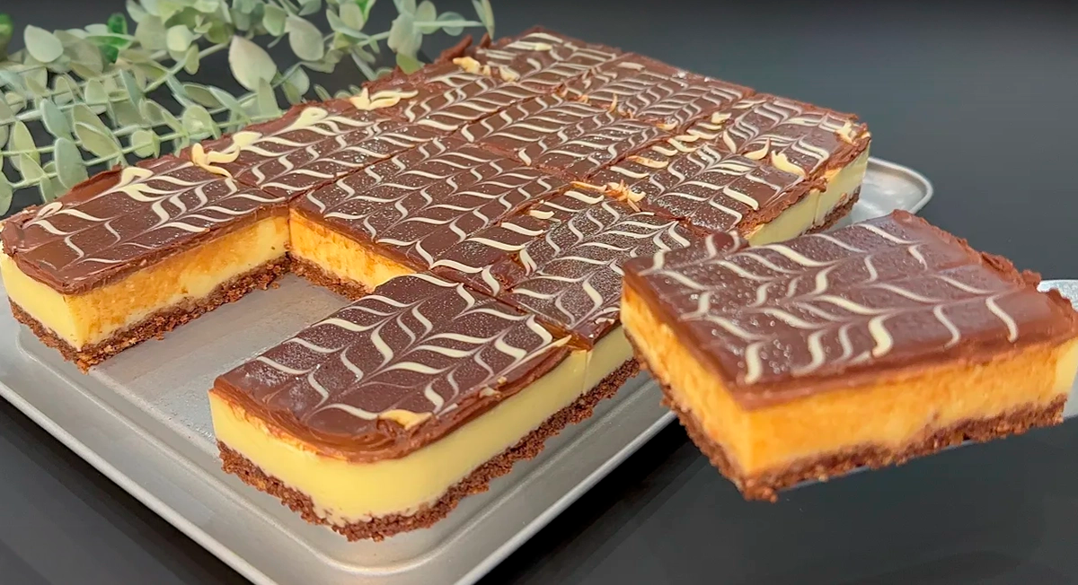 Prăjitură cu caramel nefăcută la cuptor cu cremă delicioasă: Rețetă super gustoasă și simplă!