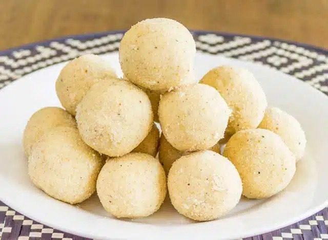 Rețetă de bile cu lichior de ou, super fine și atât de aromate!