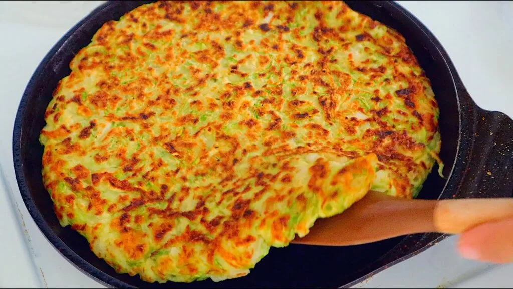 Așa pregătesc pizza sărată, o umplu și apoi mănânc totul: cina de 650 de calorii!