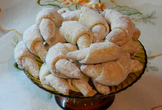 Cornulețe cu nucă românești