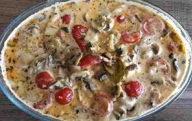 Rețetă de budincă Jägerschnitzel în sos de smântână