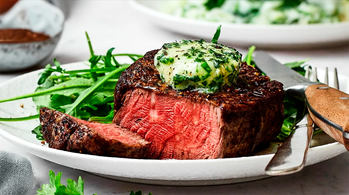 Steak de vită ca la restaurant: Ghid detaliat pentru a-l prepara acasă!