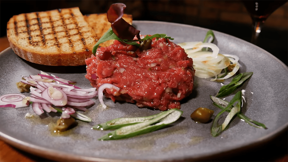 TATARÁK DE VITĂ DIN FILET: REȚETA TOP PENTRU O AROMĂ PERFECTĂ ÎN CÂTEVA MINUTE!