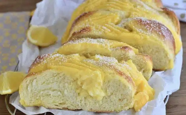 Rețetă de Cozonac cu Vanilie Umplut cu Budincă, Moale și Pufos Ca la Brutar!