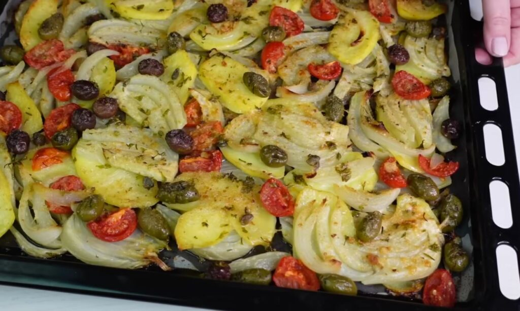 Această garnitură bogată și sănătoasă se potrivește cu orice, o mănânc adesea singură pentru a detoxifia și a rămâne ușoară!