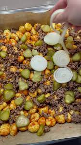 Gratin de gnocchi cu cheeseburger