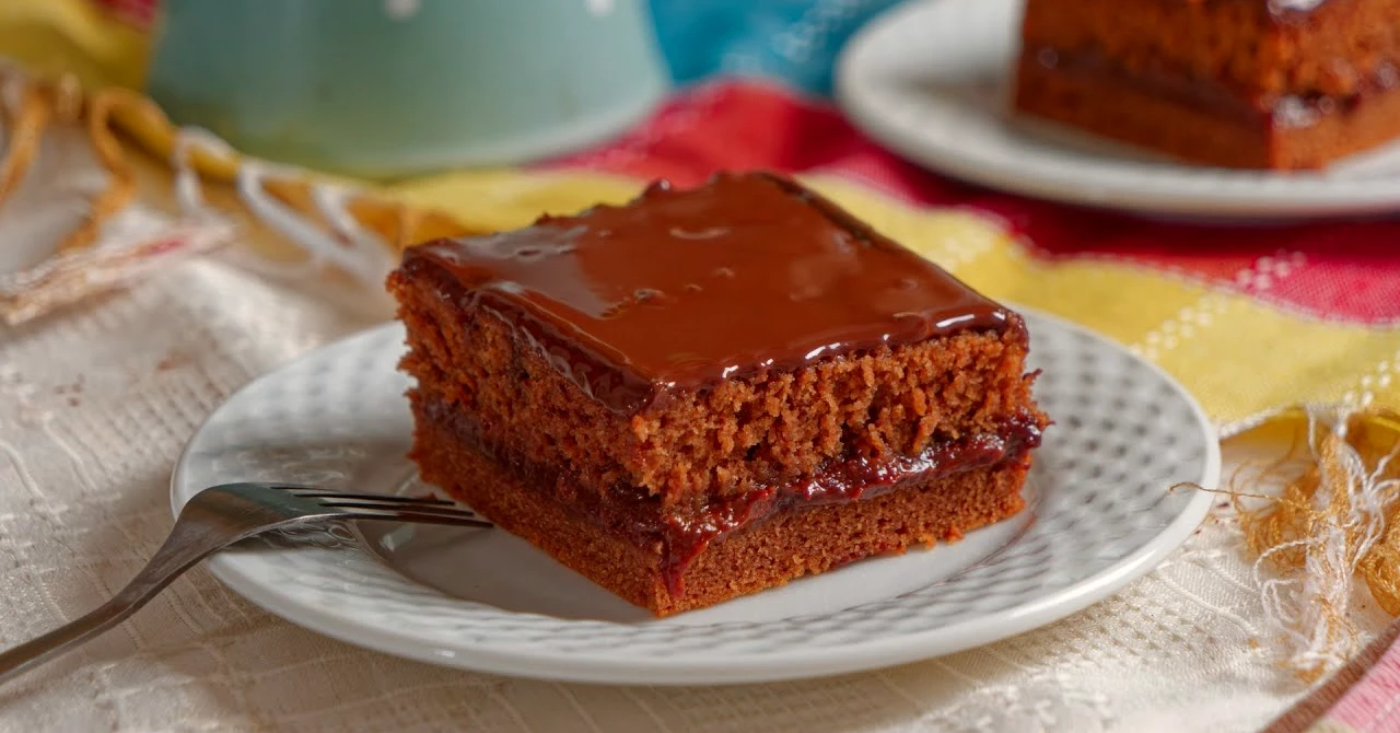 Prăjitură fantastică cu turtă dulce „Inima de miere”: Veți adora această REȚETĂ suculentă!