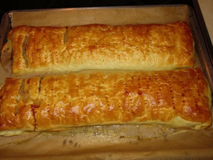 Ruladă de carne tocată cu ardei și cașcaval