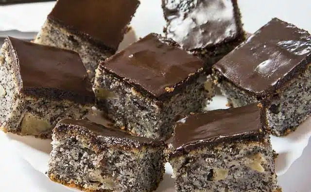 Prăjitură cu mac fără mixer rețetă (rețetă cu o cană)