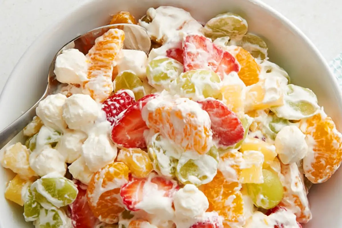 Rețetă de salată de fructe, ideală mai ales pentru petreceri