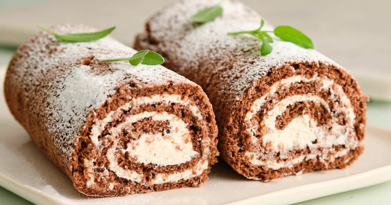REȚETĂ TOP: Ruladă divină cu cacao umplută cu ricotta și frișcă – ușoară și răcoritoare!