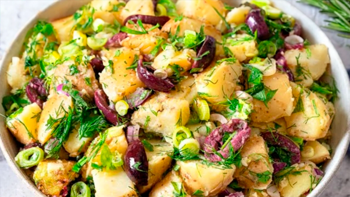 Hit de vară: Salată de cartofi cu dressing de ierburi!