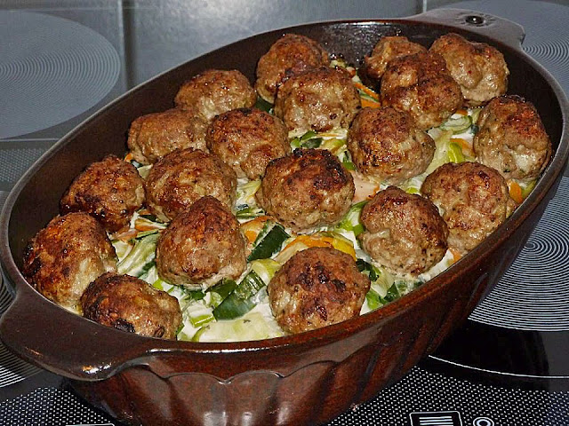 Sufleu de cartofi cu praz și chifteluțe