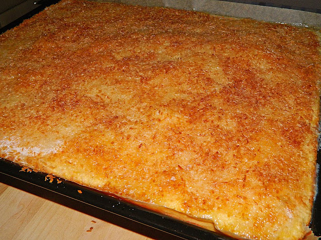 Prăjitură cu cocos la tavă