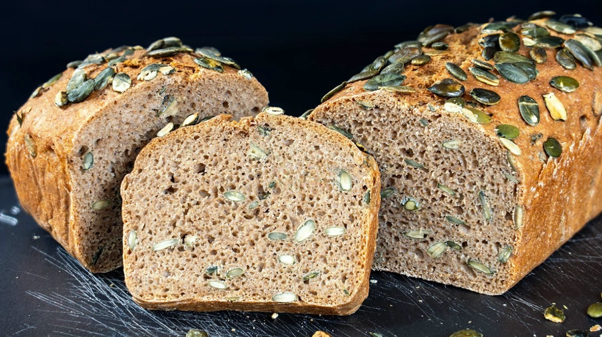 Pâine de secară de casă parfumată cu semințe de dovleac: Rețetă rapidă și simplă!