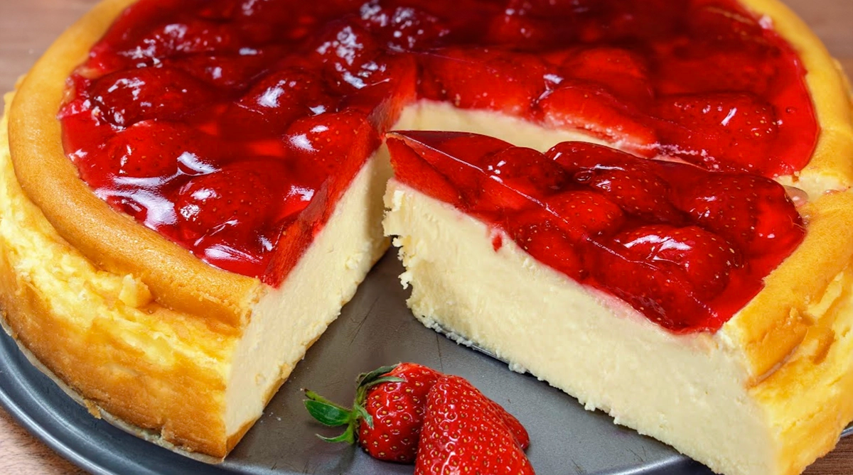 Cheesecake proaspăt cu jeleu de căpșuni: un desert incredibil de fin și delicios