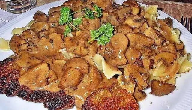 Șnițel de vânător cu găluște spätzle, rețetă pentru cină!