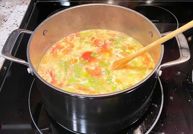 Rețeta genială de supă miraculoasă, kilogramele dispar fără efort!