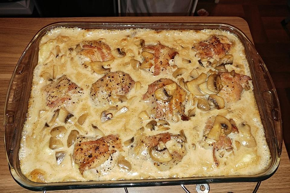 Medalion de carne în sos cremos de ciuperci, ca la restaurant