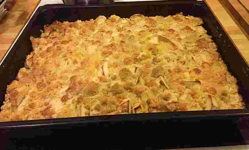 Prăjitură cu mere și crumble