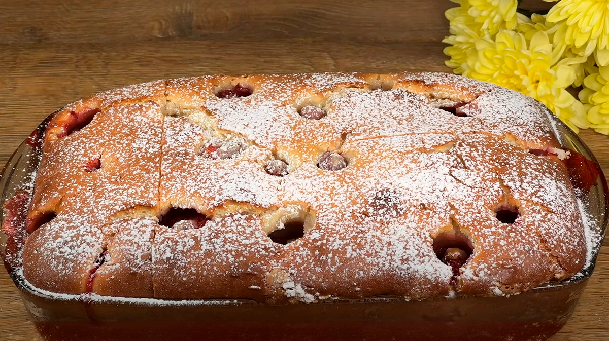 Prăjitură pufoasă cu căpșuni: Rețetă simplă pentru începători