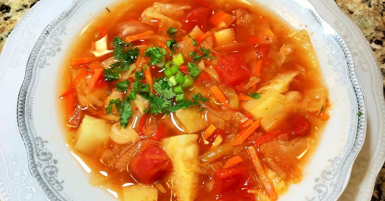 Cea mai bună supă de legume (nu doar) pentru slăbit: REȚETĂ plină de vitamine care satură!