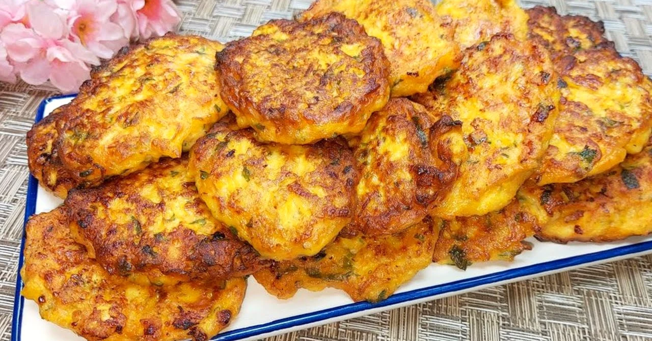 Fantastice chiftele (plăcinte) din pui cu legume: Această REȚETĂ va fi iubită de întreaga familie!