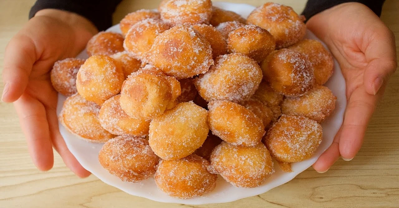 RECEPT DE TOP: Mini gogoși simple din iaurt, fără dospire, însiropate în zahăr!