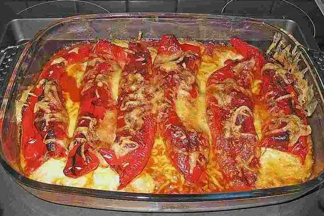 Ardei iute umpluți cu cașcaval la cuptor, super crocanți!