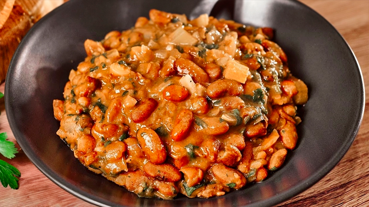 Încălzește-te pe dinăuntru și pe dinafară: Pastă picantă de fasole cu chili pentru vegetarieni și vegani!