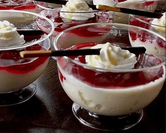 Cremă de lichior de ouă cu fructe – rețetă