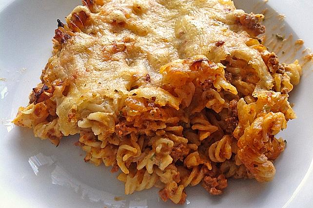 Caserolă de tăiței cu carne tocată