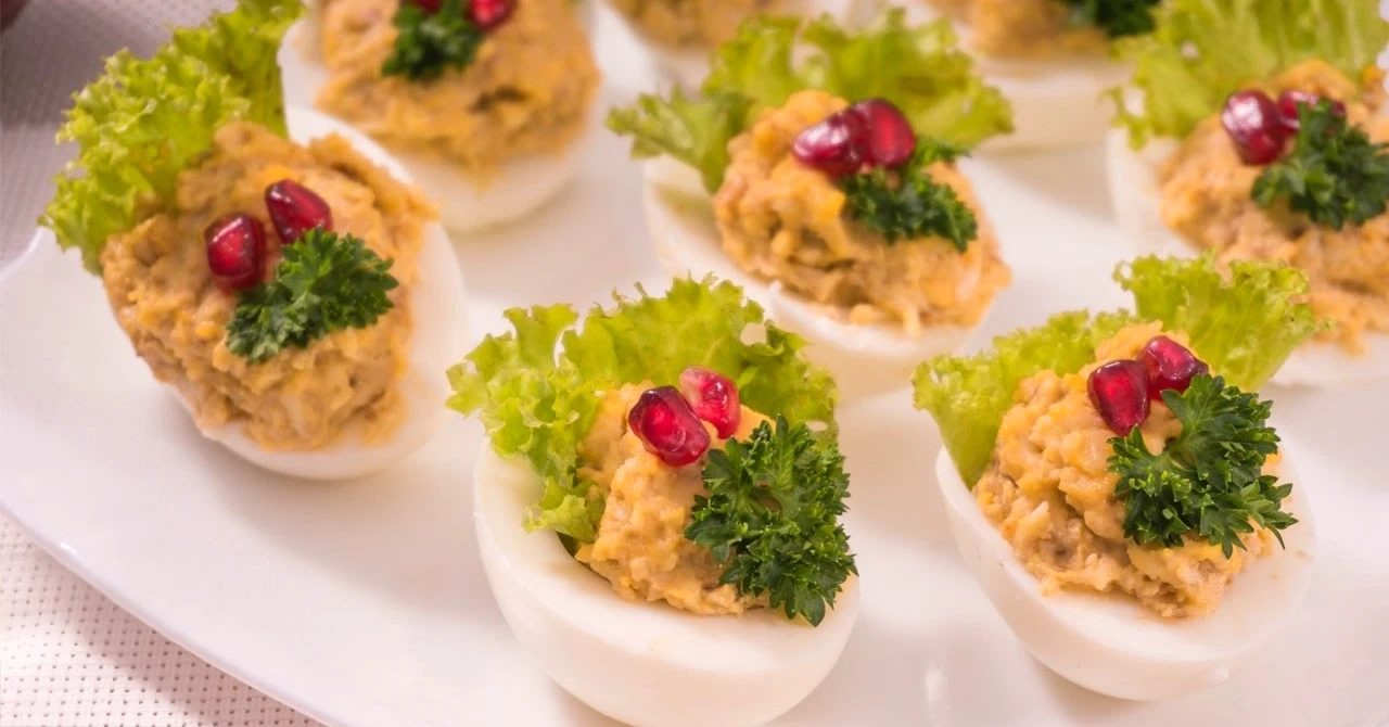 Ouă umplute fantastice cu rodie: APERITIV DE TOP pentru masa festivă!