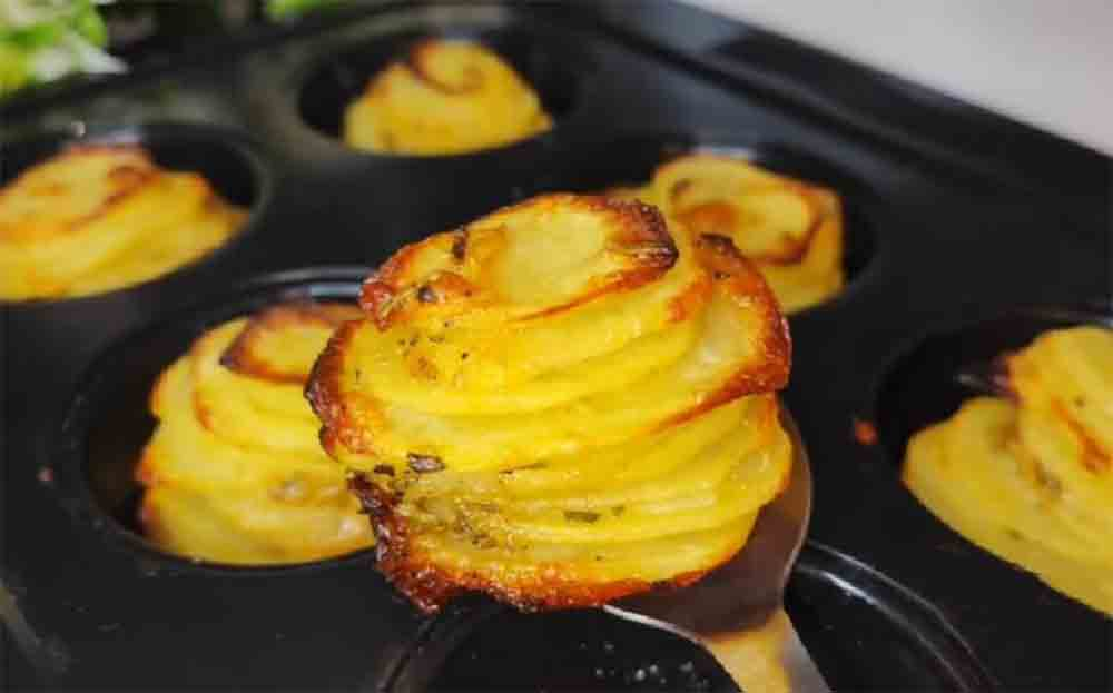 Am dat pe spate pe toată lumea cu aceste cartofi, prepararea e o joacă: sunt delicioși și nu trebuie prăjiți!