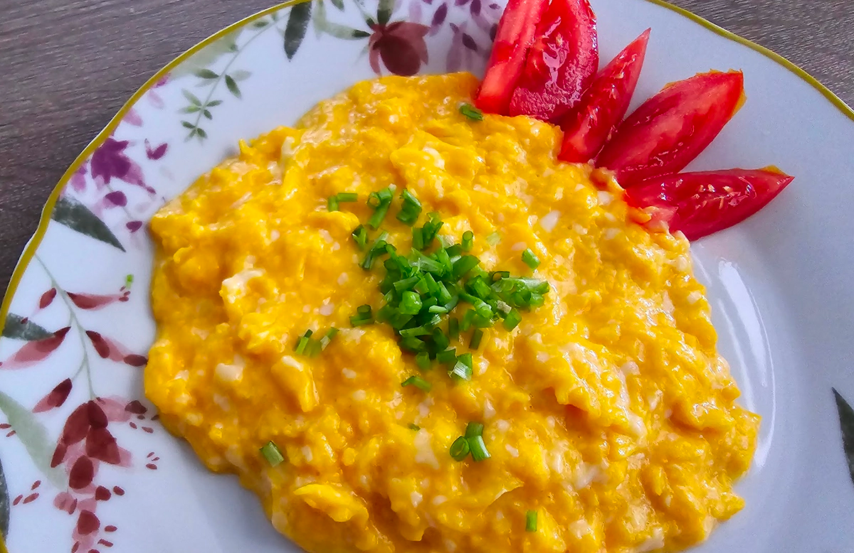 Cum să pregătești omletă cremoasă perfectă ca un bucătar șef