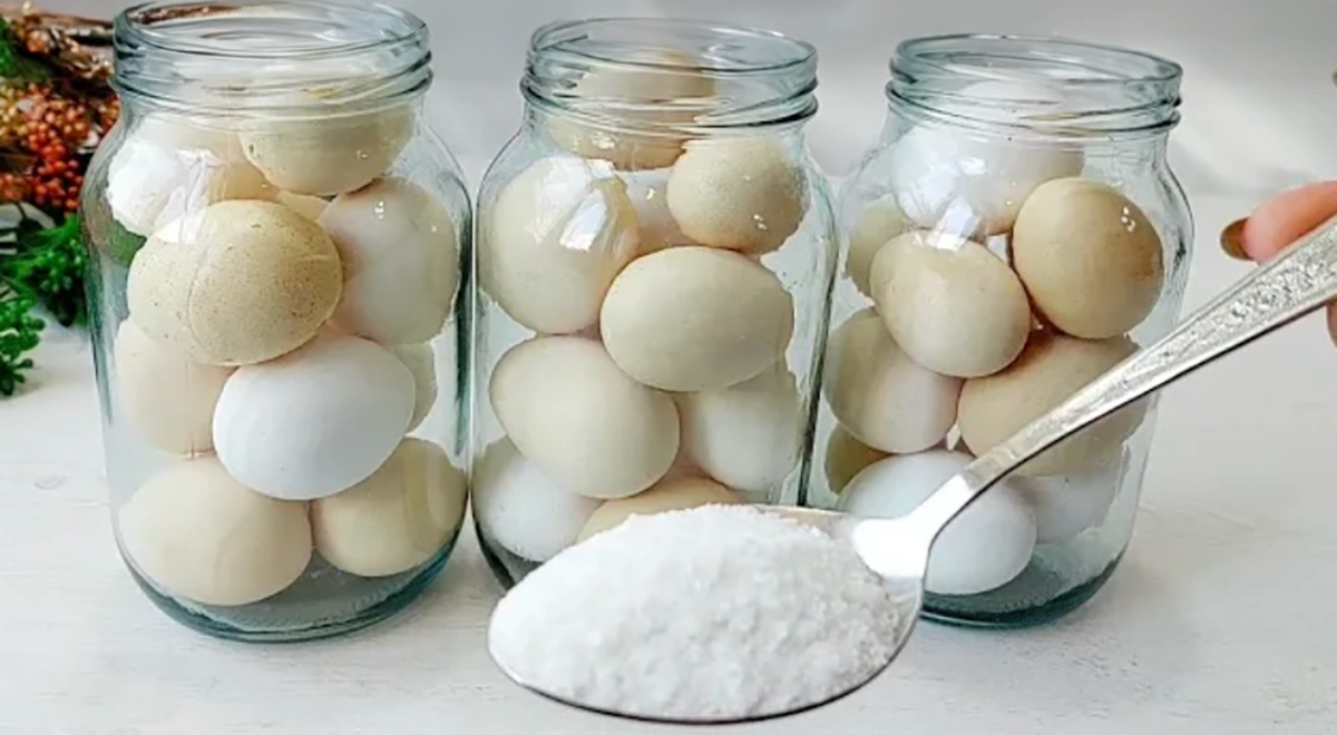 Cum să păstrezi ouăle un an întreg: Conservarea cu sare