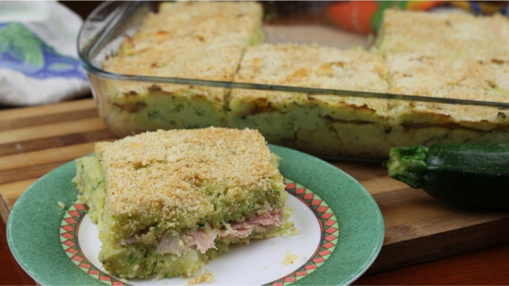 Am avut mai bine de un kilogram de cartofi și de data aceasta am adăugat și dovlecei, acest tort a devenit o capodoperă: copiii mei mi-au cerut din nou pentru această seară!