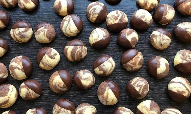 Biscuiți marmorați care se topesc în gură