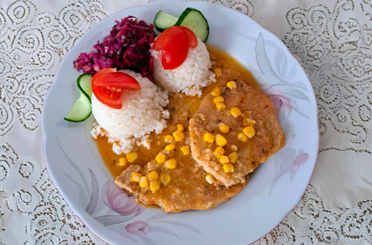 Șnițele naturale de porc cu porumb după rețeta bunicii Stanka: Cea mai bună masă de duminică!