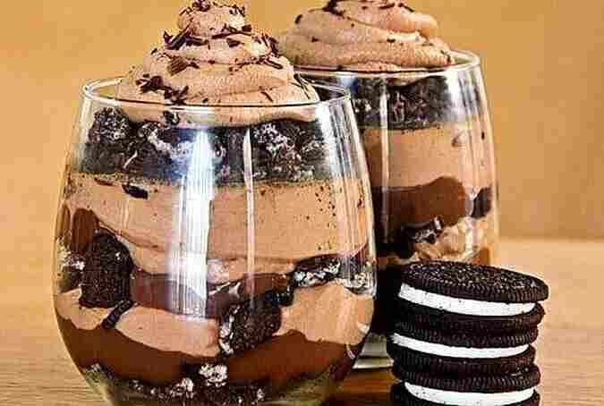 Baileys desert stratificat în pahar