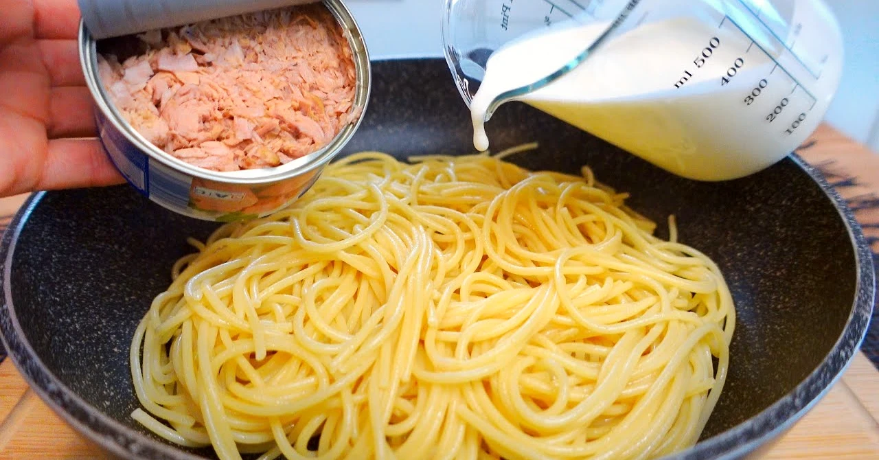 Rețetă de top: Spaghete cremoase cu ton și ierburi – prânz sau cină ușoară!